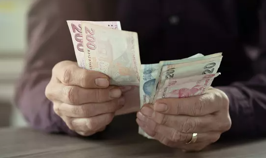 Foto - 'Böyle olmaması gerekirdi' diyen Cem Küçük'ten emekli maaşlarıyla beklenmedik 31 Mart uyarısı