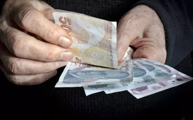 Foto - 'Böyle olmaması gerekirdi' diyen Cem Küçük'ten emekli maaşlarıyla beklenmedik 31 Mart uyarısı