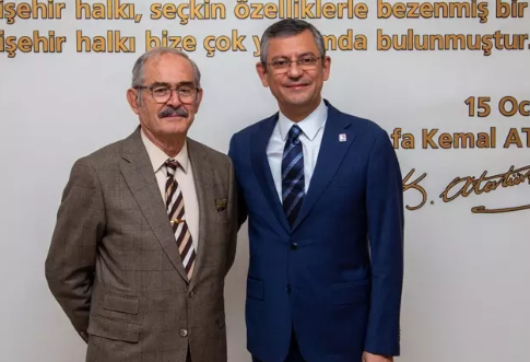 Foto - Böyle olur CHP’nin değişimi! 86'lık Yılmaz Büyükerşen'e yeni koltuk icat edildi