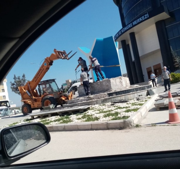 Böyle Osmanlı düşmanlığı görülmedi! Söküp götürdüler