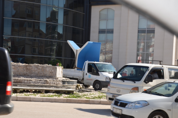 Foto - Böyle Osmanlı düşmanlığı görülmedi! Söküp götürdüler