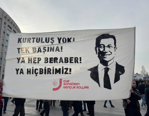 Foto - Böyle provokasyon görülmedi! CHP bunu da yaptı! Selim Kiraz’ı şehit eden DHKP-C’nin sloganını savcının şehit edildiği yerde söylediler