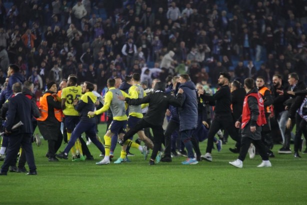 Foto - Böyle rezillik görülmedi! Dzeko, Tadic, Batshuayi felaketi önlemiş! Yıldız isim bayılınca ortaya çıktı