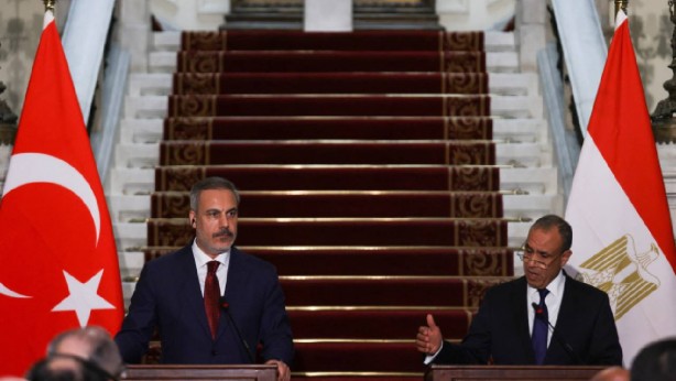 Foto - Böyle skandal görülmedi: Hakan Fidan anons edilince salonu terk ettiler