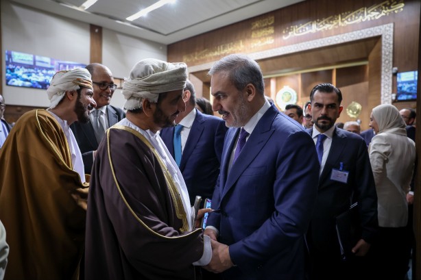 Foto - Böyle skandal görülmedi: Hakan Fidan anons edilince salonu terk ettiler