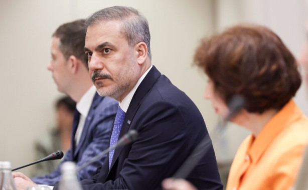 Foto - Böyle skandal görülmedi: Hakan Fidan anons edilince salonu terk ettiler