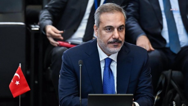 Foto - Böyle skandal görülmedi: Hakan Fidan anons edilince salonu terk ettiler