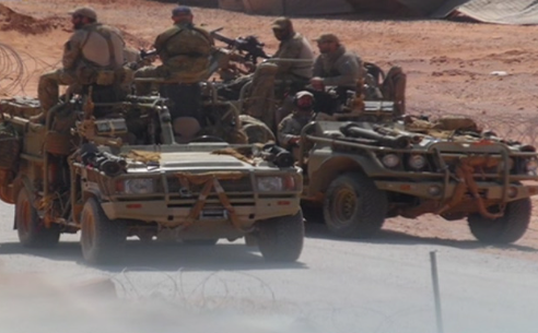 Foto - Böyle skandal görülmedi! Türkiye sınırında o ülkenin askerleri ABD üniformaları giymeye başladı