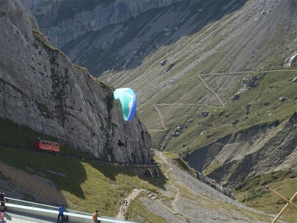Foto - Böyle tren yolu gördünüz mü?