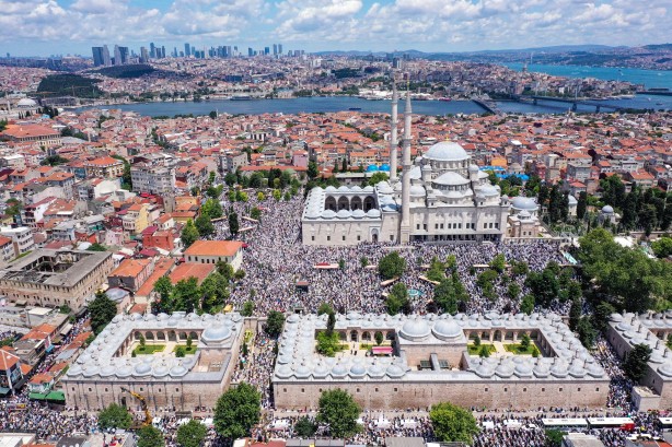 Böyle uğurlandı! Mahmut Hocaefendiye büyük vefa