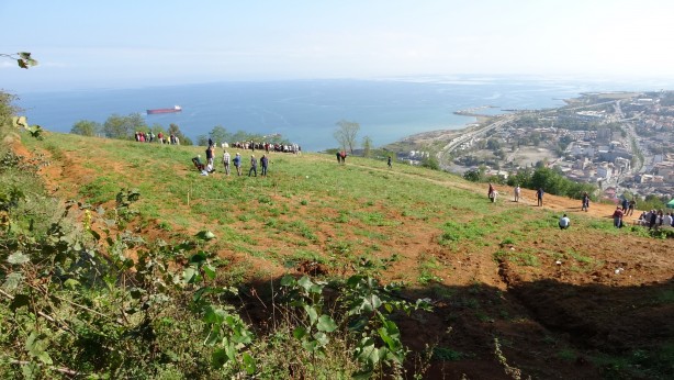 Foto - Böylesi ancak fıkralarda olur! Manzaralı mezar kavgası