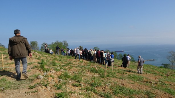 Foto - Böylesi ancak fıkralarda olur! Manzaralı mezar kavgası