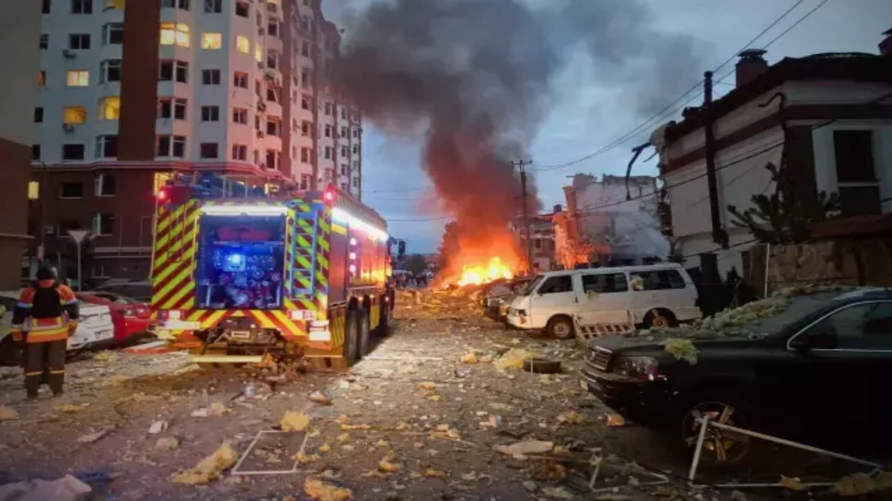 Foto - Böylesi daha önce hiç yaşanmadı! Ülkenin başkenti 500 dron ve 40 füzeyle harabeye çevrildi