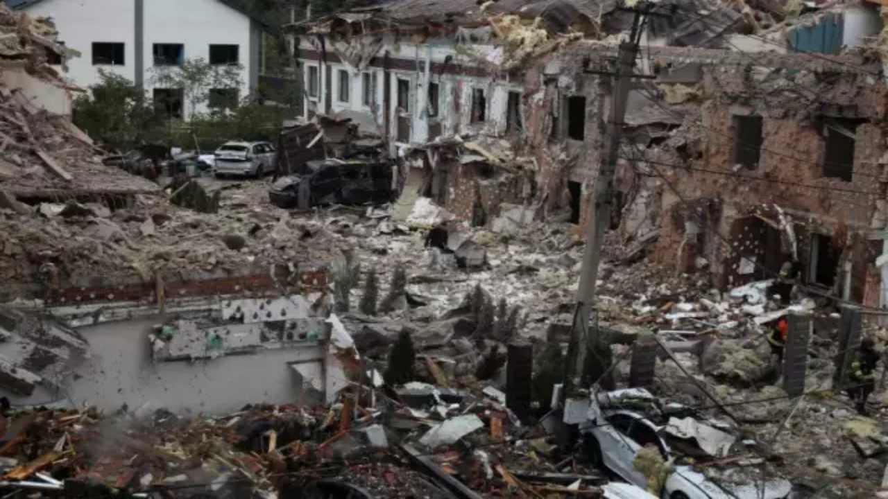 Foto - Böylesi daha önce hiç yaşanmadı! Ülkenin başkenti 500 dron ve 40 füzeyle harabeye çevrildi