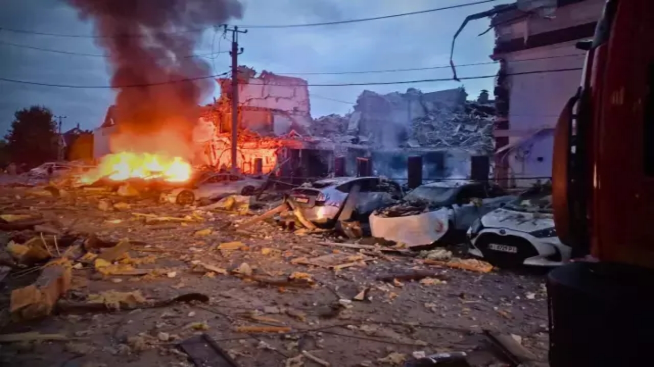 Foto - Böylesi daha önce hiç yaşanmadı! Ülkenin başkenti 500 dron ve 40 füzeyle harabeye çevrildi