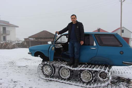 Foto - Böylesi görülmedi! 77 model aracına tank paleti taktı