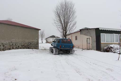 Foto - Böylesi görülmedi! 77 model aracına tank paleti taktı