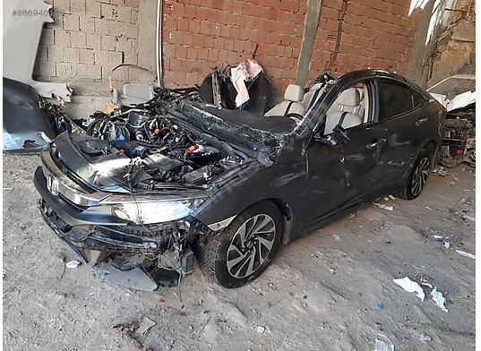 Foto - Böylesi görülmedi... Ağır hasarlı aracın fiyatı "yuh artık" dedirtti!