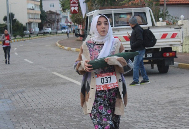 Foto - Böylesi görülmedi! Maratonu top mermileriyle koştular!