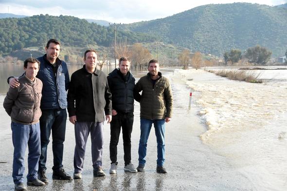Foto - Böylesi ilk kez oluyor! Yetkililerin eli kolu bağlandı