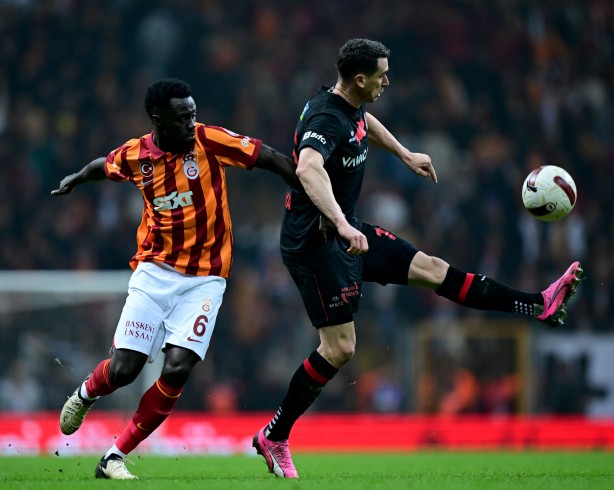 Foto - Böylesi ne görüldü ne duyuldu! Kaçar gibi gitmişti… Galatasaray gönderdiğine bin pişman! 