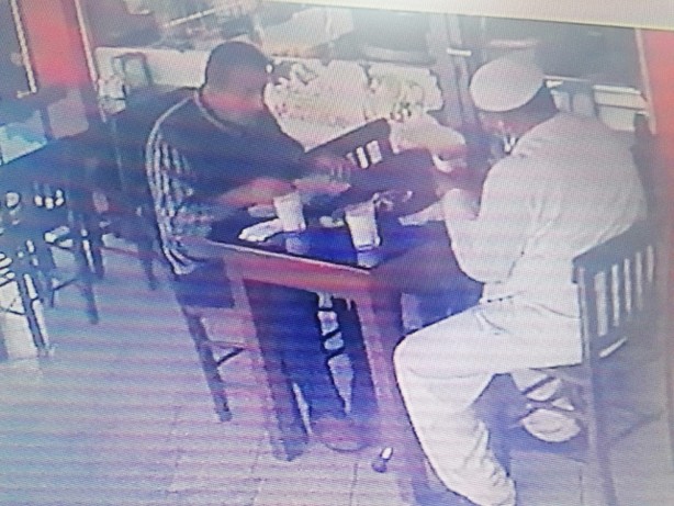 Foto - Böylesine az rastlanır! Dilenci değil sanki tiyatrocu