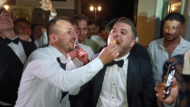 Foto - Böylesine az rastlanır! Düğünde akıllara zarar şakalar!