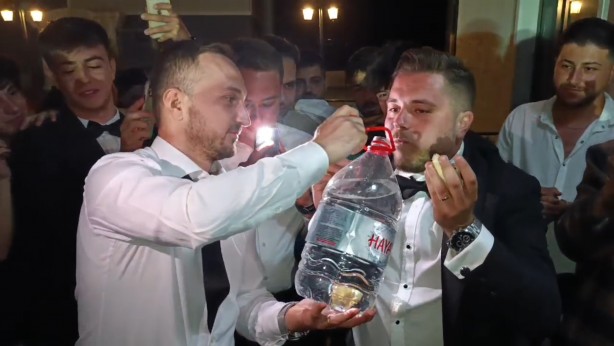 Foto - Böylesine az rastlanır! Düğünde akıllara zarar şakalar!