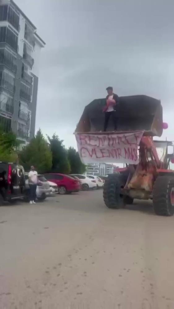 Böylesine az rastlanır! Sıradışı evlenme teklifi