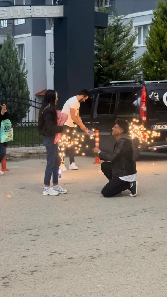 Foto - Böylesine az rastlanır! Sıradışı evlenme teklifi