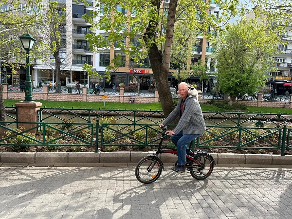 Foto - Boynunda kedisi ile Türkiye'yi dolaşıyor