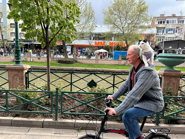 Foto - Boynunda kedisi ile Türkiye'yi dolaşıyor