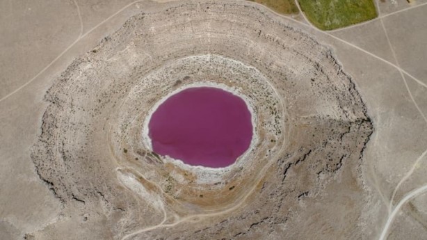 Foto - Bozkırın ortasında bir pembe göl... Nedenine şaşıracaksınız