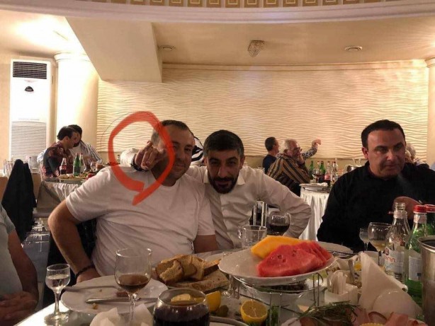 Foto - Bozkurt işareti yapan bu gizemli adam bakın kimmiş! Ortalık fena karıştı