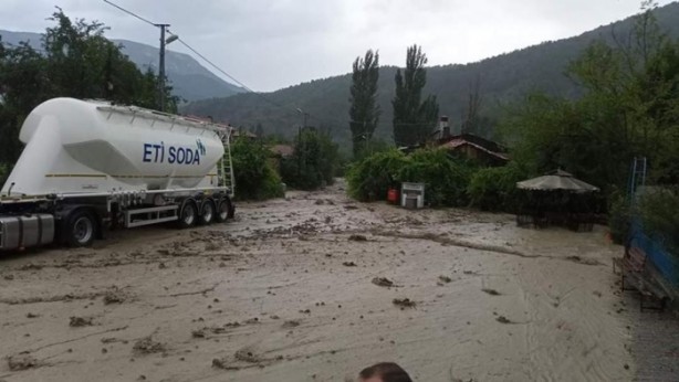 Foto - Bozmayın küçük eniştenin rahatını! Ankara selde, Mansur tatilde