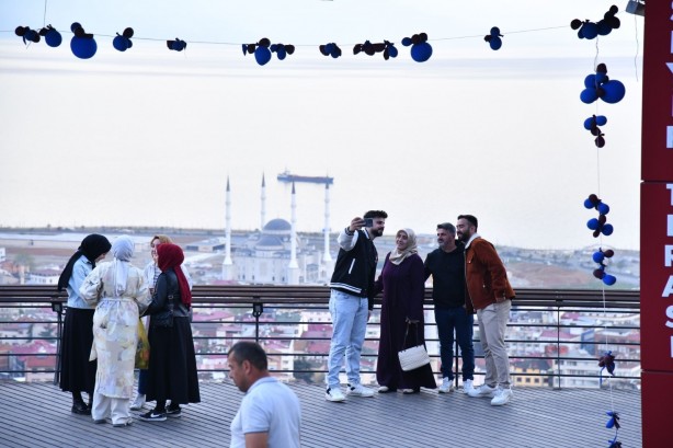 Foto - Boztepe seyir terası ve yürüyüş yoluna yoğun ilgi