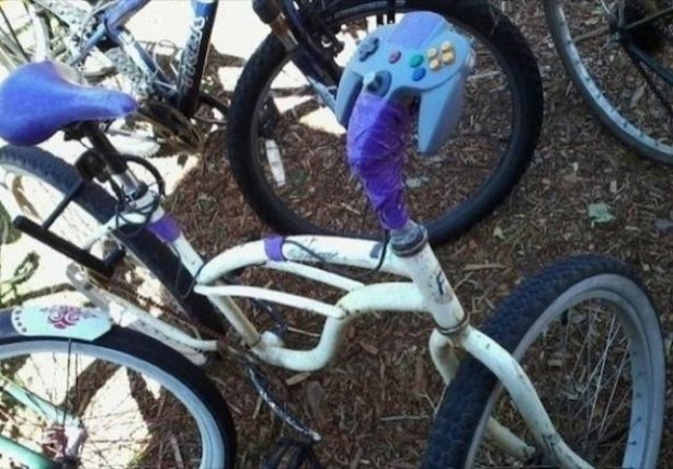 Foto - Bozuk eşyalara absürt çözümler