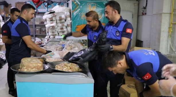 Foto - Bozuk et ve tavukları çamaşır suyu ile yıkadılar! Sonrası tam anlamıyla skandal