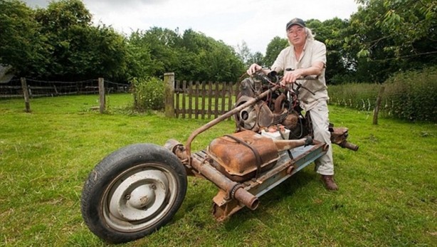 Foto - Bozulan aracını motosiklete dönüştürerek ölmekten kurtuldu