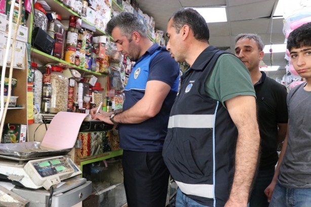 Bozulmuş gıda ürünleri imha edildi