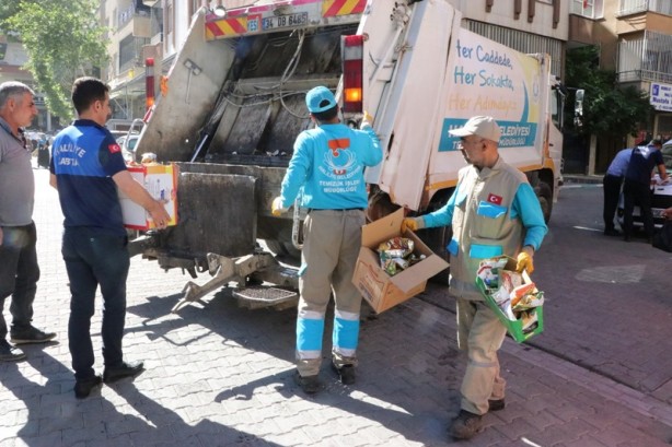 Foto - Bozulmuş gıda ürünleri imha edildi