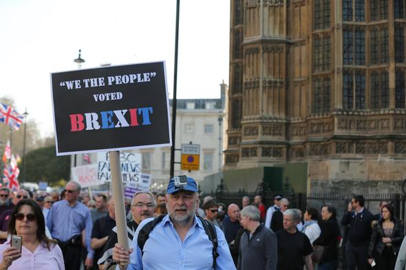 Foto - Brexit Avrupa'yı karıştırdı! Sokaklar savaş alanına döndü