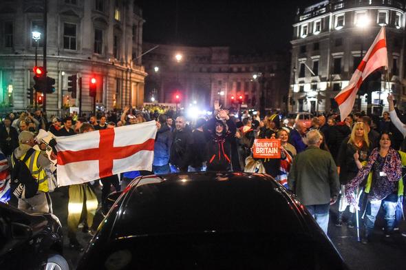 Foto - Brexit Avrupa'yı karıştırdı! Sokaklar savaş alanına döndü