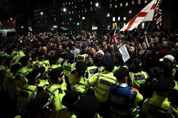 Foto - Brexit Avrupa'yı karıştırdı! Sokaklar savaş alanına döndü