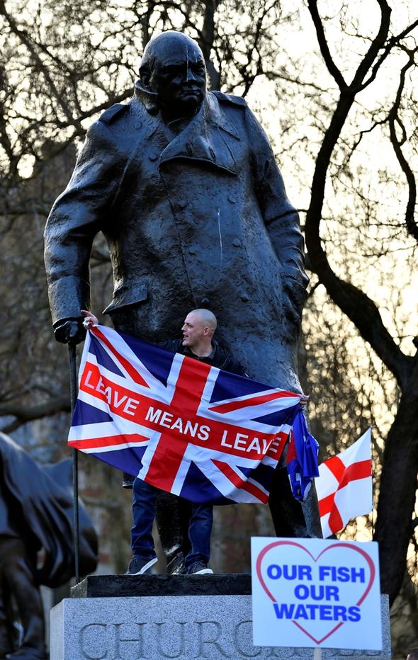 Foto - Brexit Avrupa'yı karıştırdı! Sokaklar savaş alanına döndü