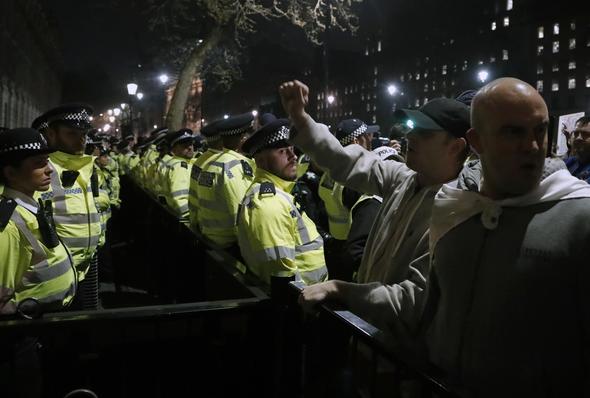 Foto - Brexit Avrupa'yı karıştırdı! Sokaklar savaş alanına döndü