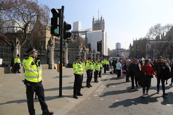 Foto - Brexit Avrupa'yı karıştırdı! Sokaklar savaş alanına döndü