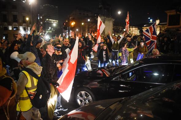 Foto - Brexit Avrupa'yı karıştırdı! Sokaklar savaş alanına döndü