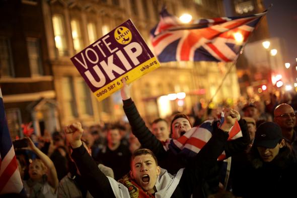 Foto - Brexit Avrupa'yı karıştırdı! Sokaklar savaş alanına döndü