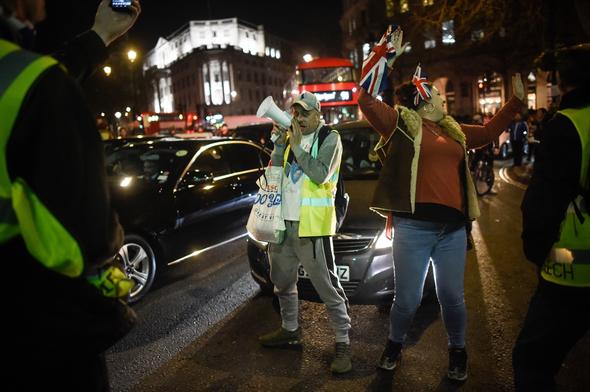 Foto - Brexit Avrupa'yı karıştırdı! Sokaklar savaş alanına döndü